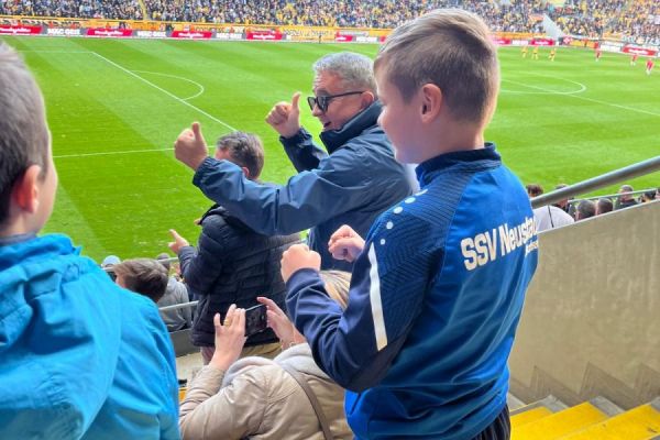 SSV Kicker als Einlaufkinder bei Dynamo Dresden 