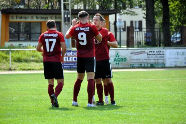 Bilder vom Spiel SSV Neustadt/Sachsen gegen FSV 1923 Lohmen